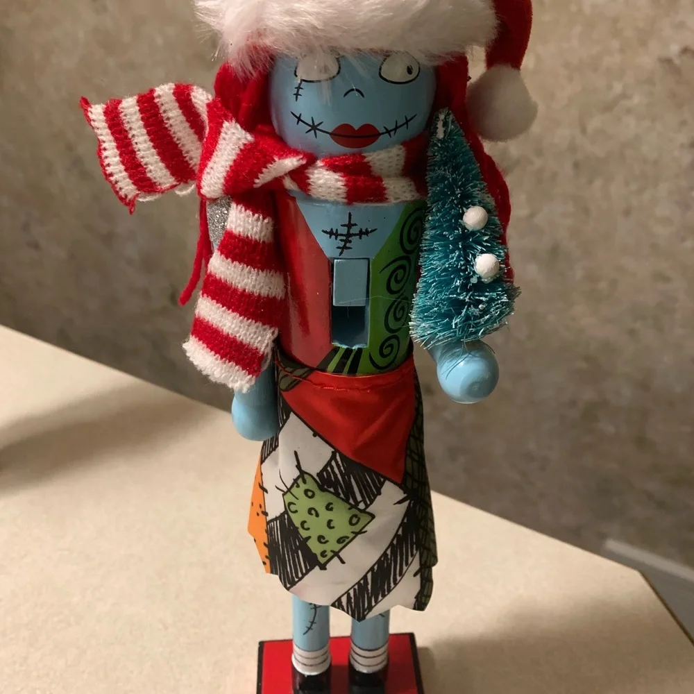 Nightmare Before Christmas Holiday Nutcracker Set - Picture 9 of 12
